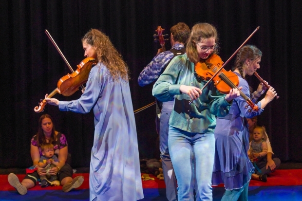 Krulmuziek 1-2 jaar (dreumesconcert) – Neus (klassiek voor kleintjes) in Gelderland