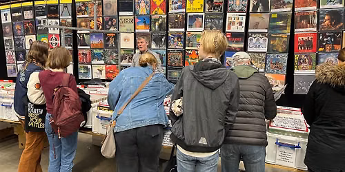 XXL Platenbeurs Apeldoorn zondag 13 december in Gelderland
