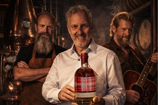 De Bus Whisky Theatershow met Dennis Hurkmans en Björn van der Doelen in Gelderland
