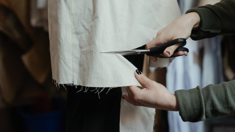 Textielworkshop in Flipje en Streekmuseum: repareer en upcycle je kleding zelf — museum-expo in Gelderland